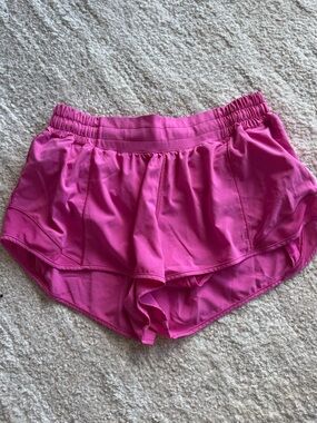 Lululemon Hotty Hot Low-Rise Lined Short 2.5"